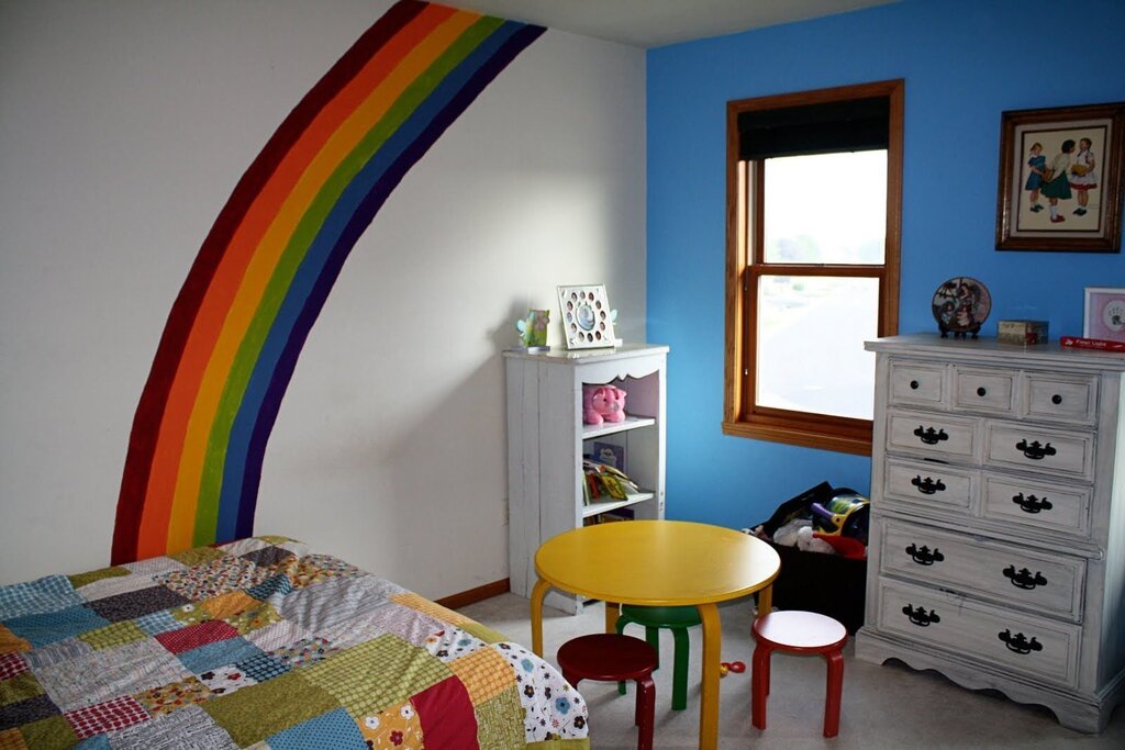 Children's wallpaper with a rainbow