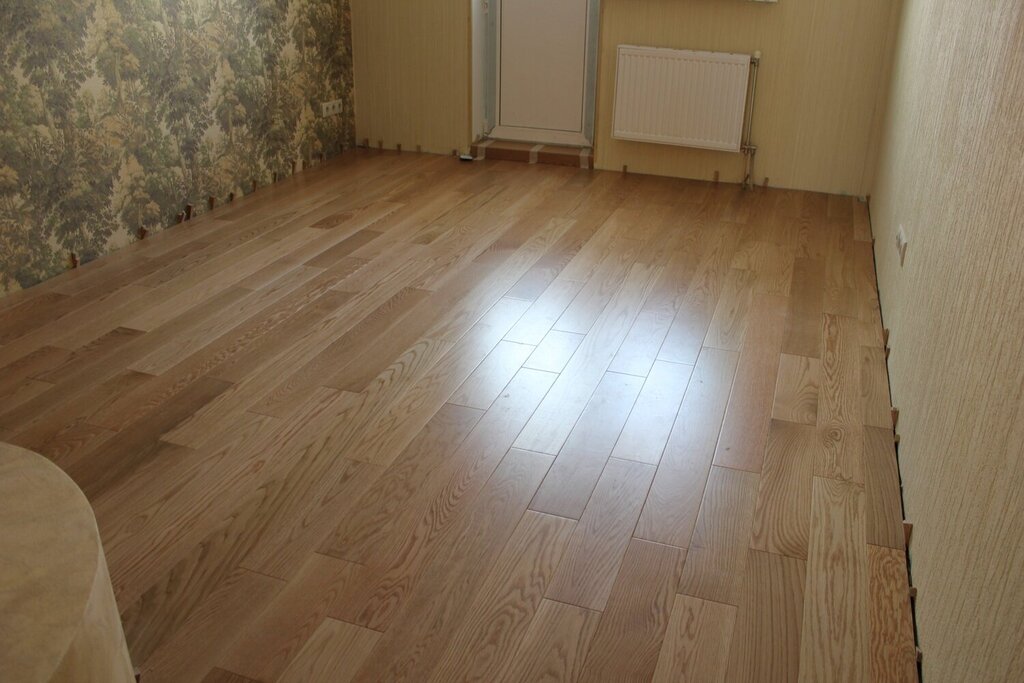 Diagonal installation of parquet board