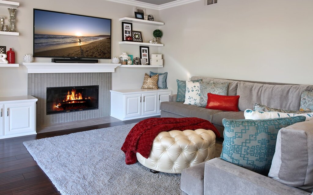 Design of a small room with a fireplace