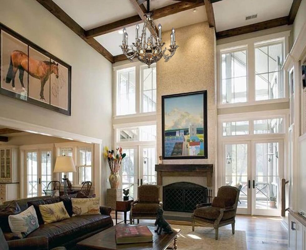 House with high ceilings in the living room