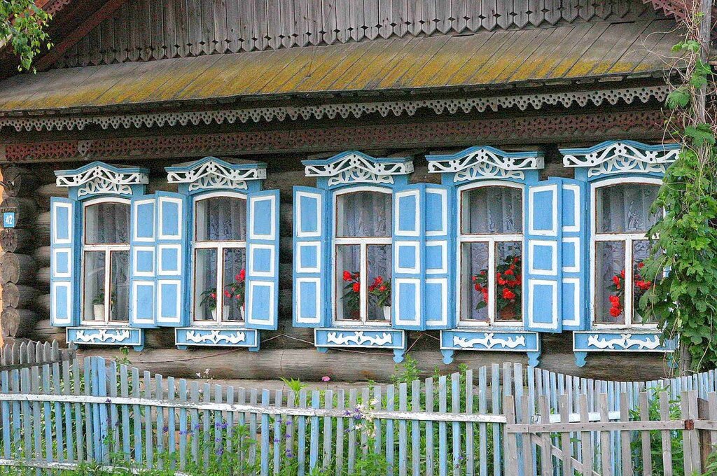 House with Shutters 42 фото