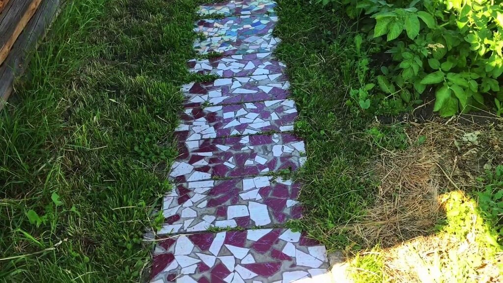 A path made from leftover tiles 5 фото