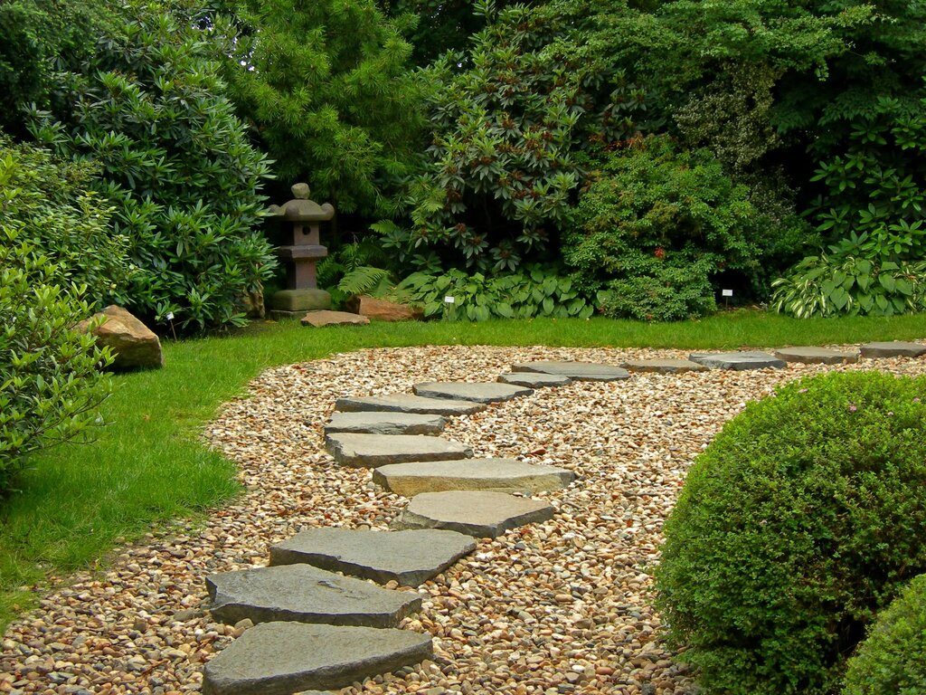 Paths made of natural stone 20 фото