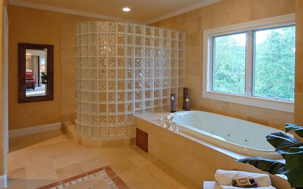 Shower cabin made of glass blocks