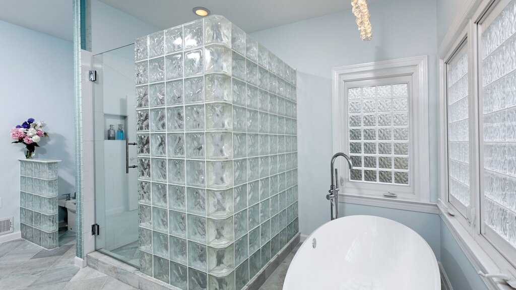 Shower cabin made of glass blocks