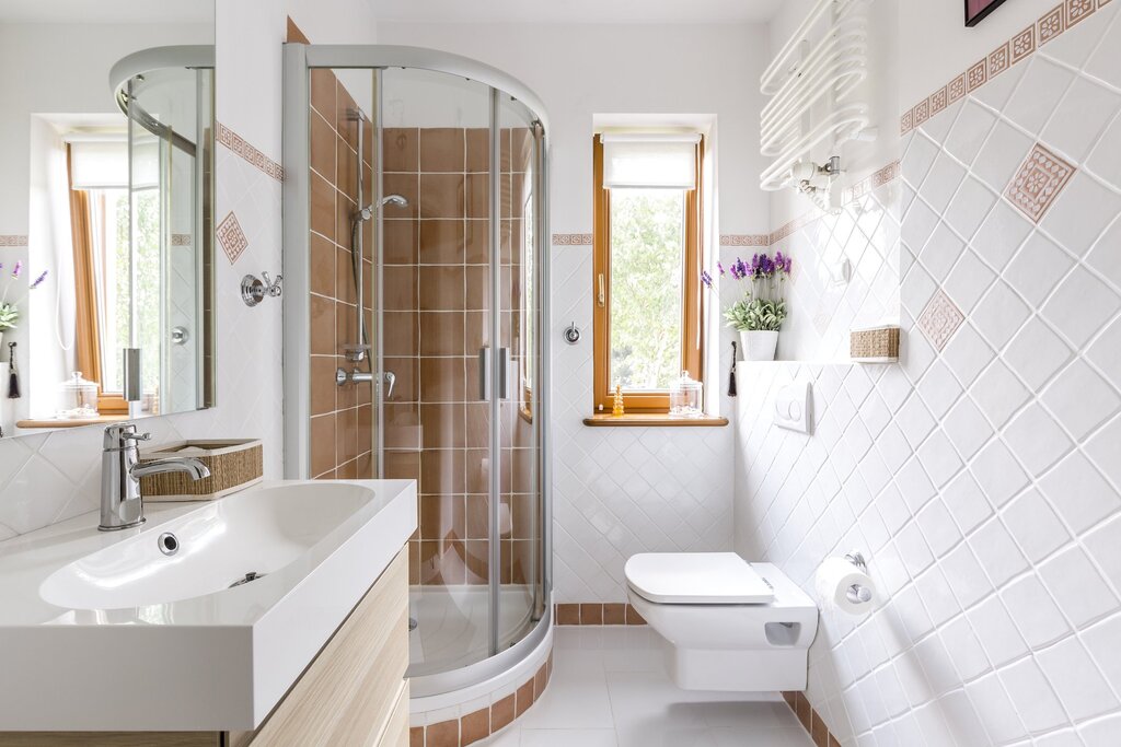 Shower in a narrow bathroom