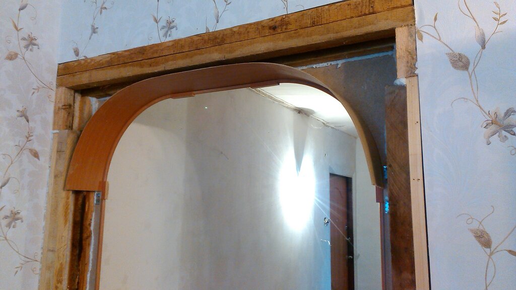 Door arch made of laminate