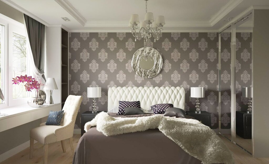 Two-tone wallpaper in the interior