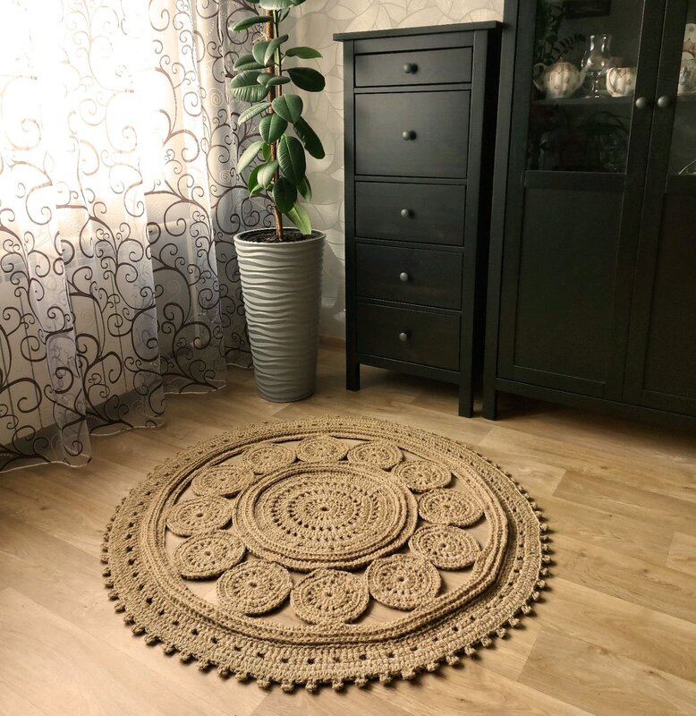 Jute rug in the interior