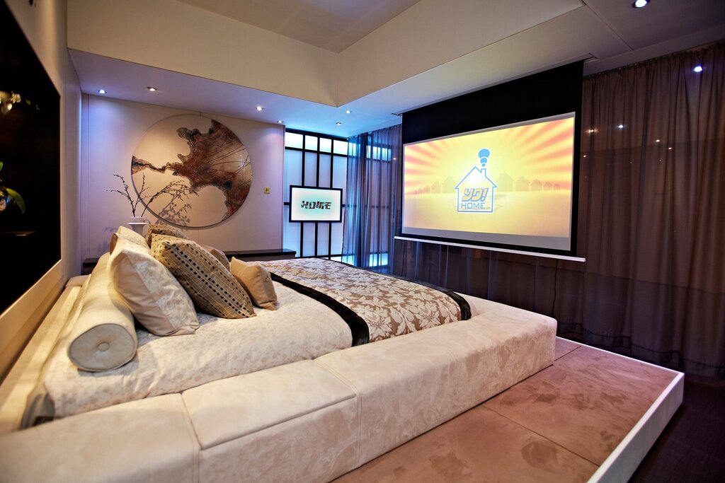 Screen in the bedroom