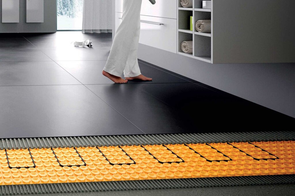 Electric underfloor heating for porcelain tiles