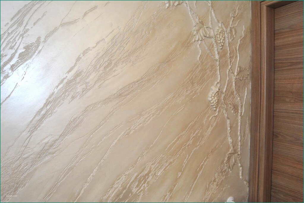 Textured plaster travertine