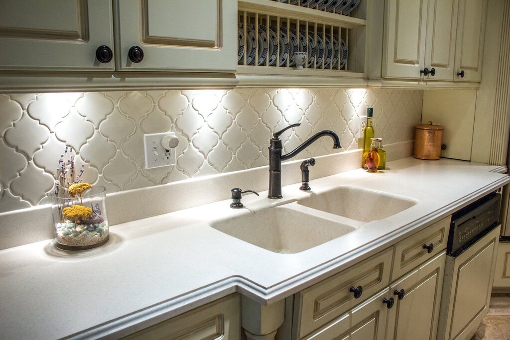 Tile kitchen backsplash