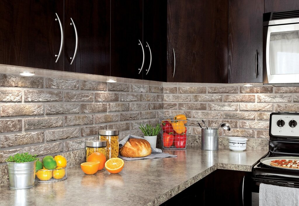 A backsplash made of artificial stone in the kitchen