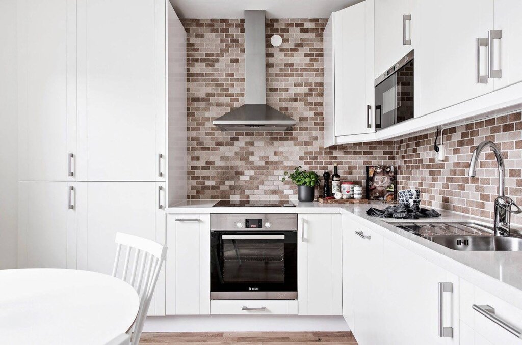 Brick-style backsplash