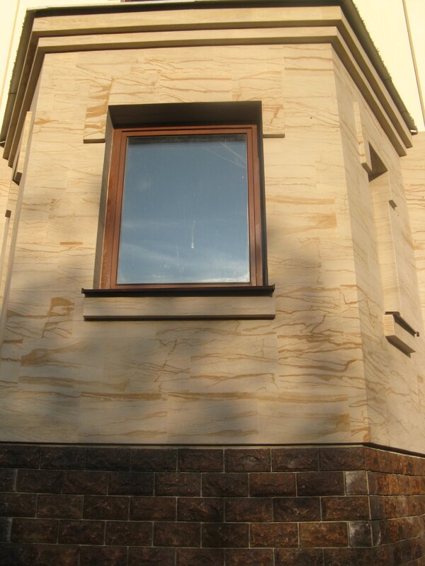 Facade made of flexible stone