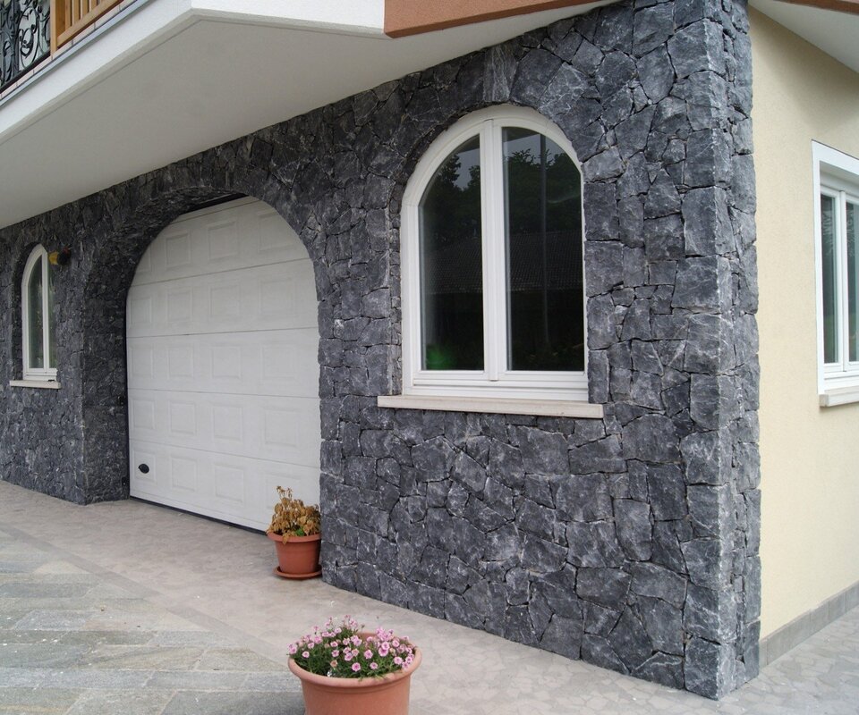 Facade made of marble chips