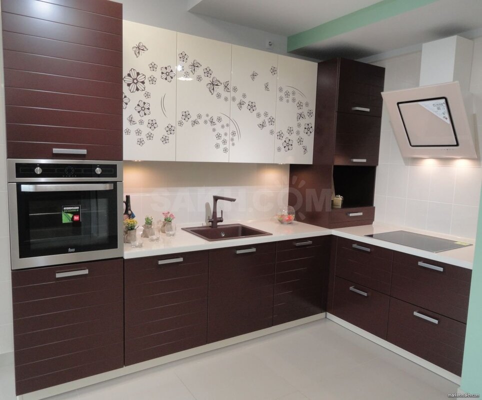 Brown kitchen fronts