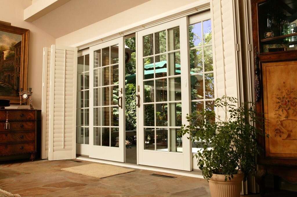 French doors to the balcony