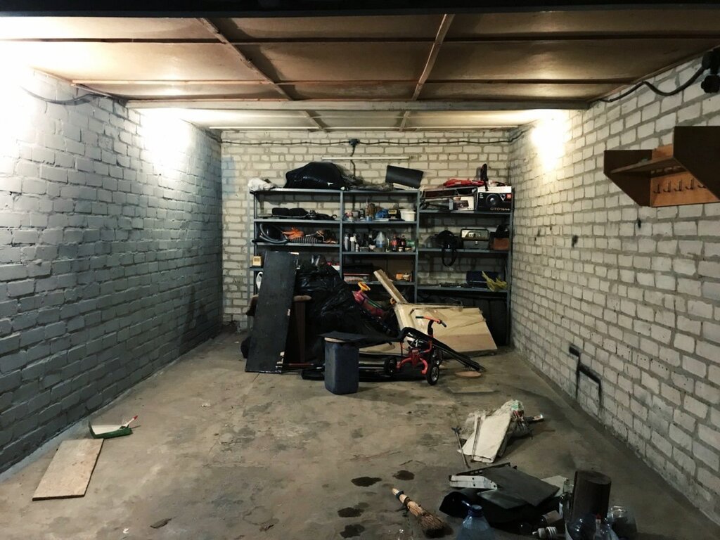 The garage from the inside