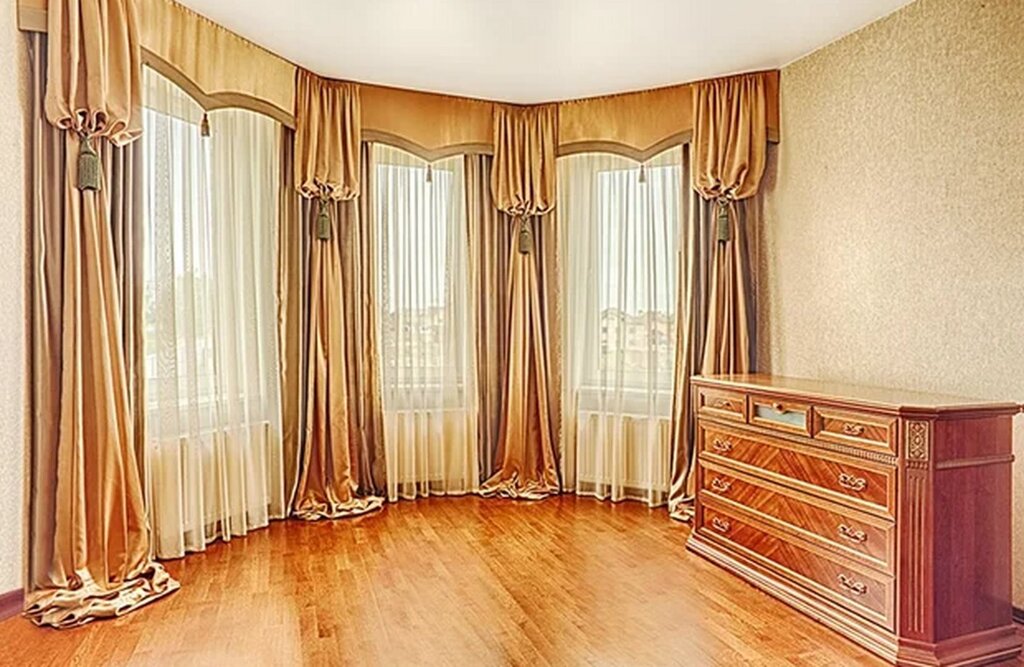 Curtains for a bay window