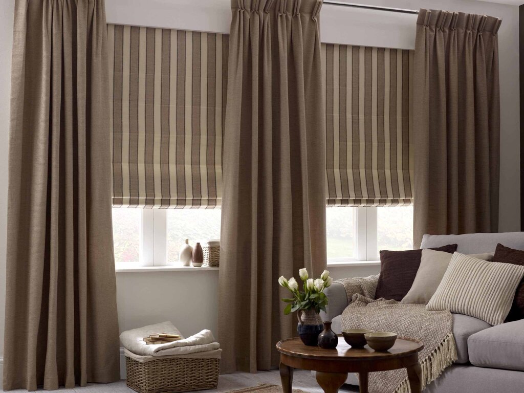 Curtain drapes