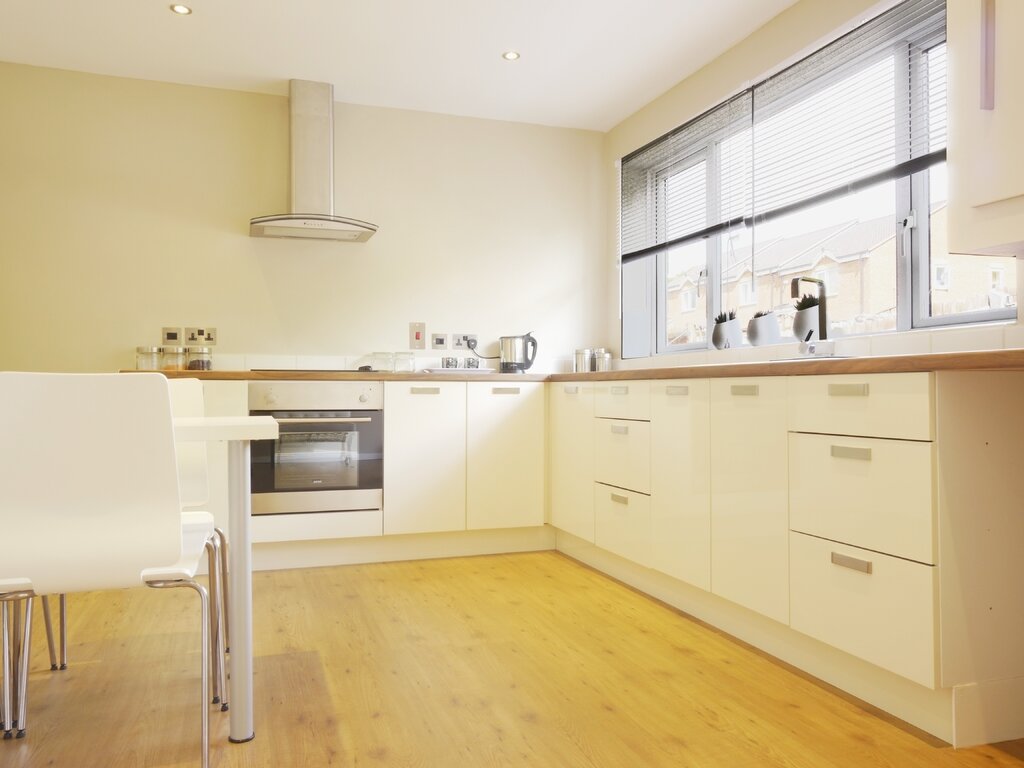 Kitchen set without upper cabinets