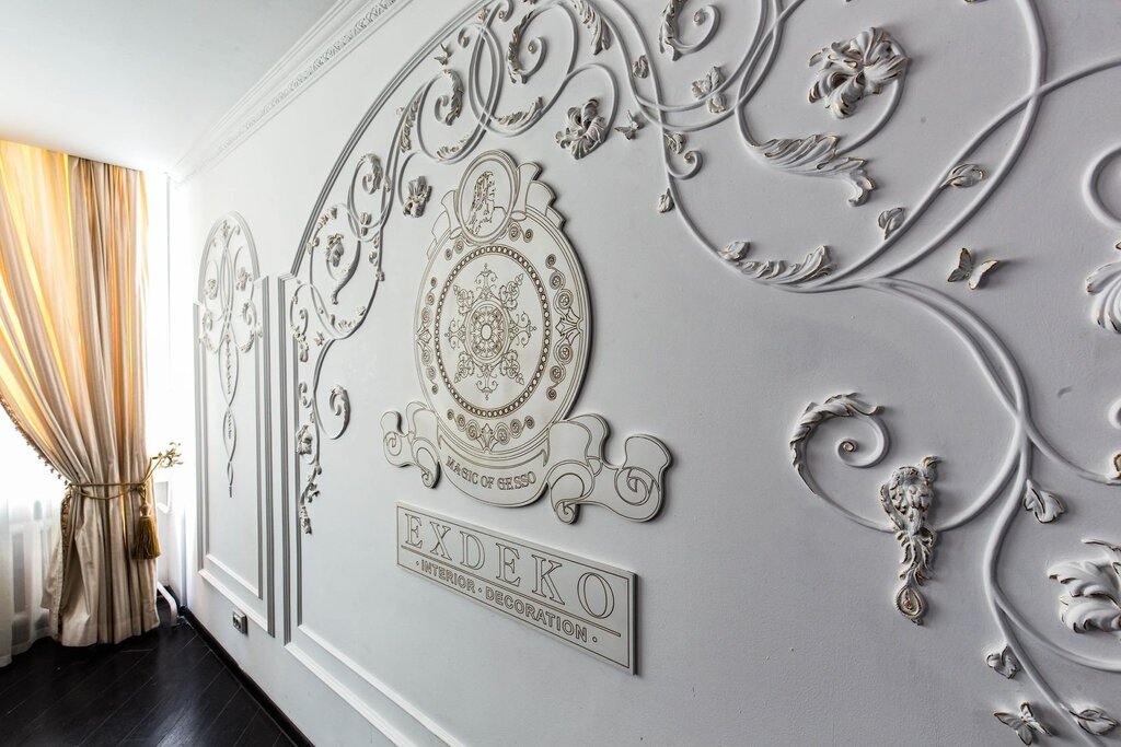 Plaster decoration on the wall