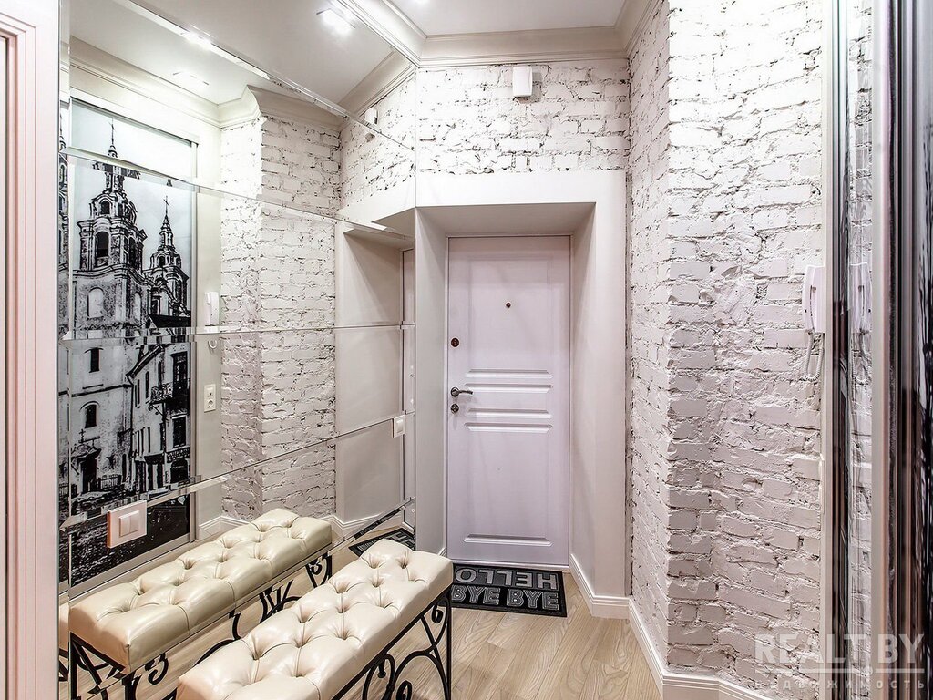 Gypsum brick in the hallway interior