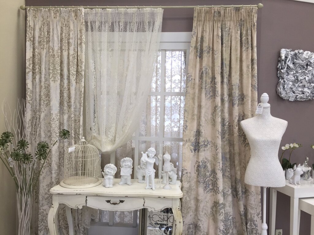 Lace curtains in the interior