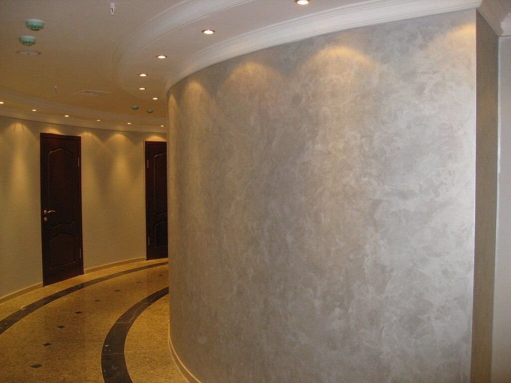 Smooth decorative plaster for walls