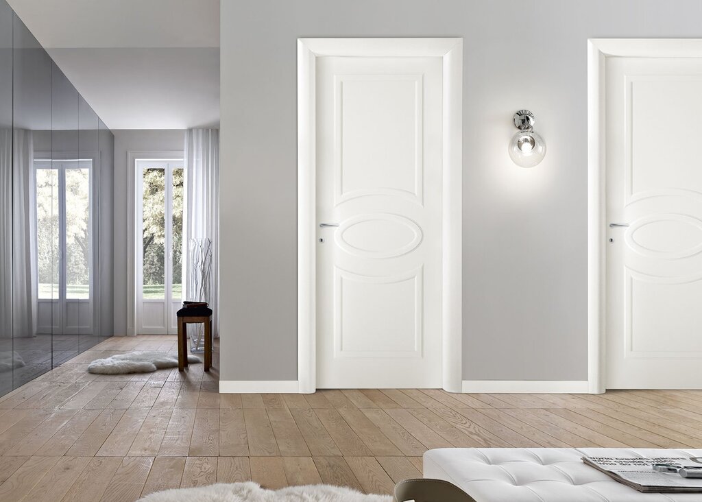 Smooth doors in the interior