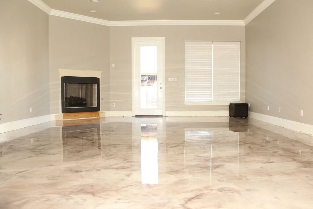 Glossy self-leveling floor