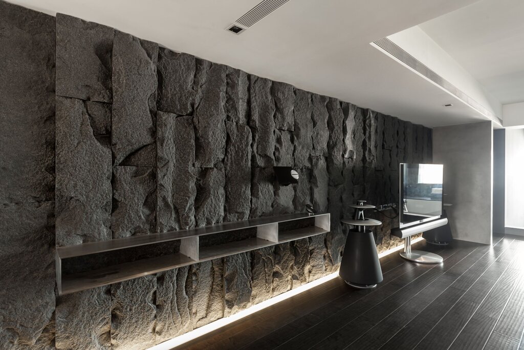 Stone imitation in interior design