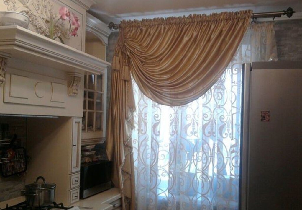 Imperial curtain