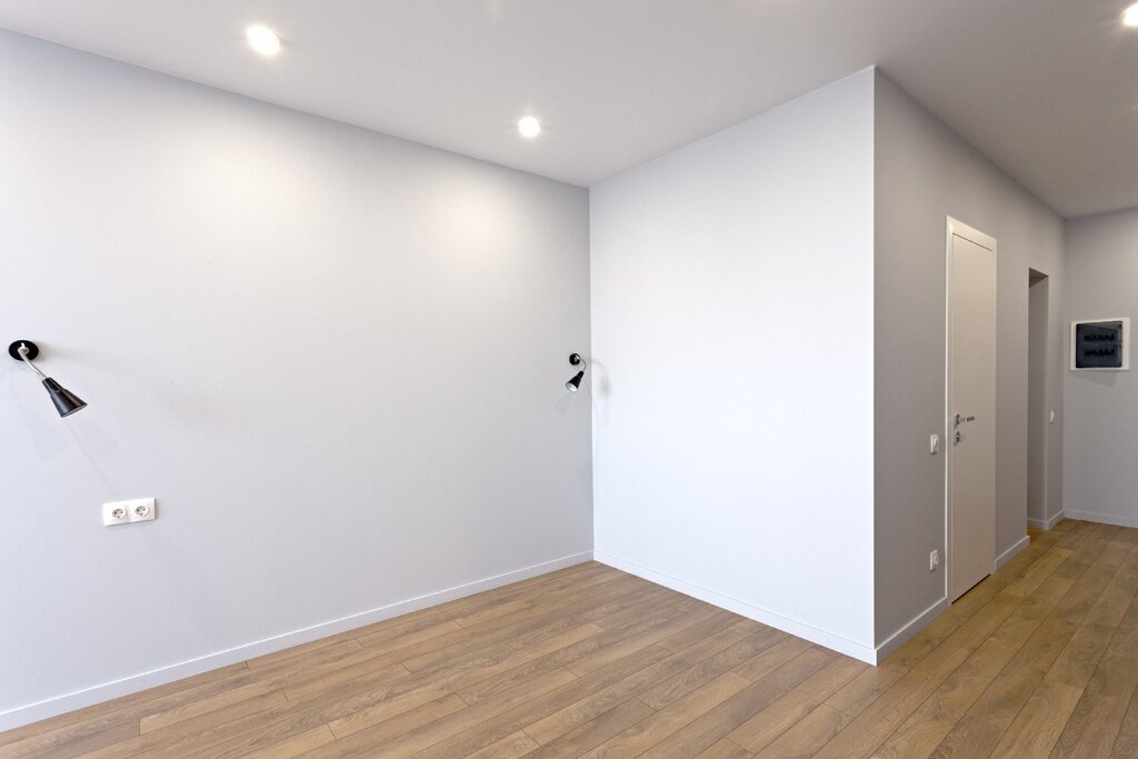 Interior without baseboards