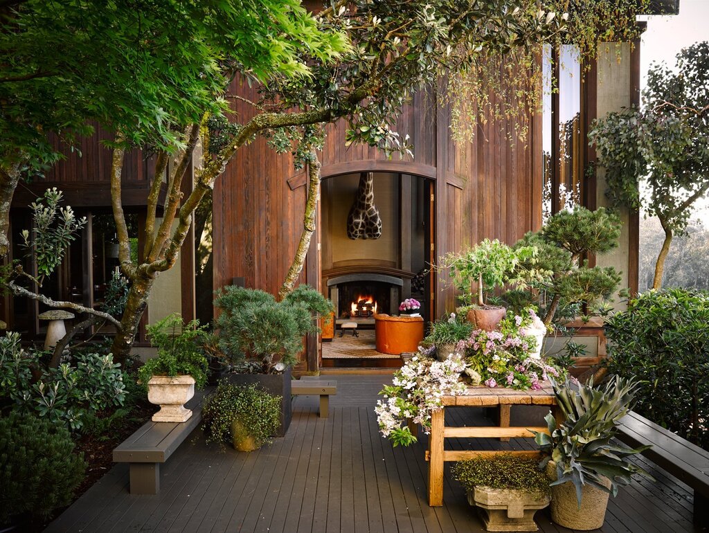 The interior of a private house's courtyard