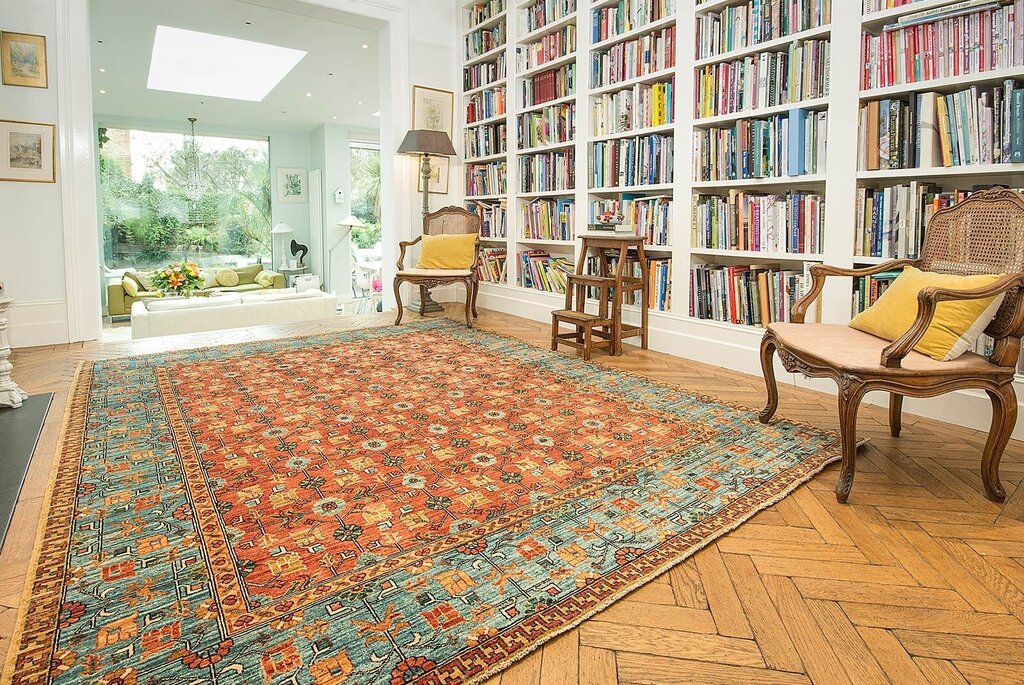 Interior with a carpet on the floor 15 фото