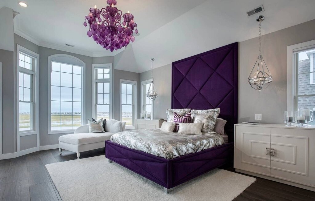 The interior of the bedroom in purple tones