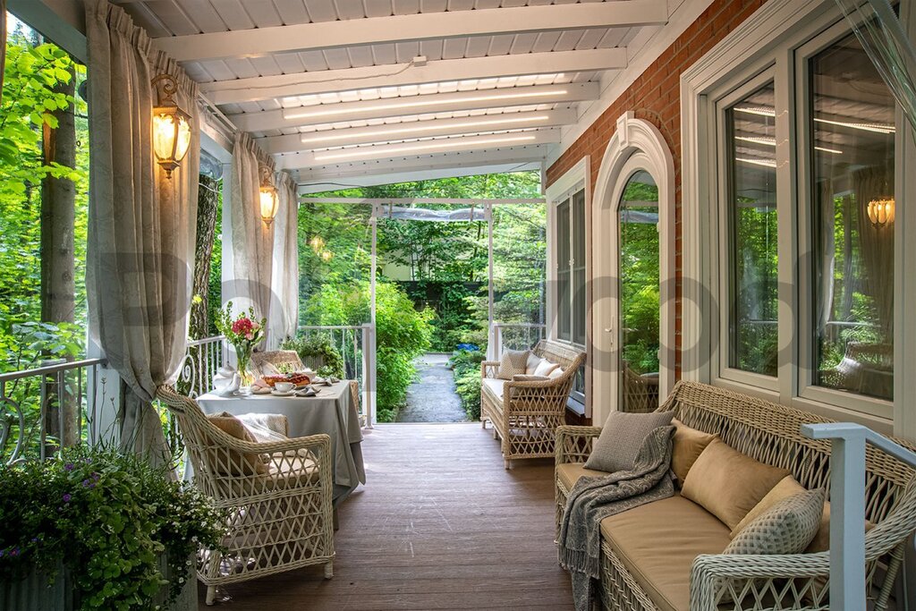 The interior of the terrace at the dacha 16 фото