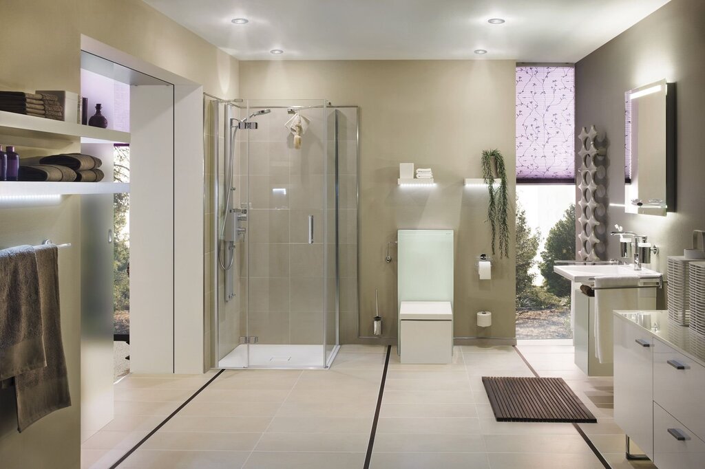 The interior of the bathroom with a shower partition