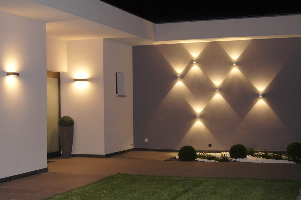 Interior wall lighting