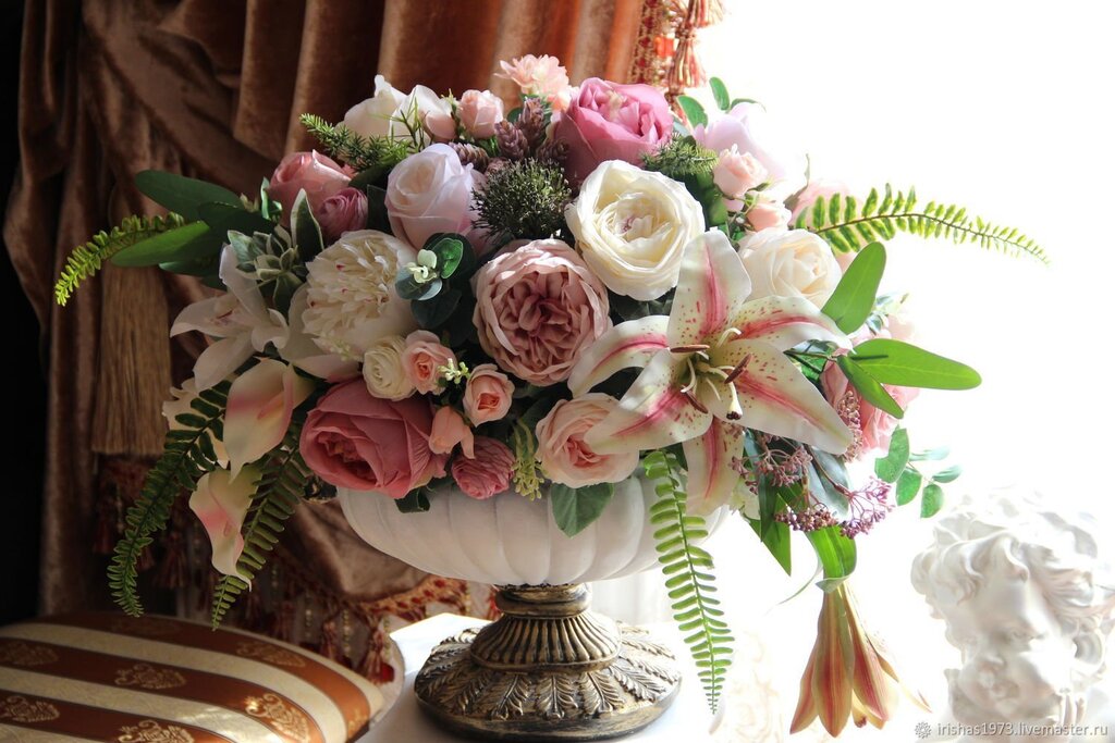 Interior bouquets made of artificial flowers