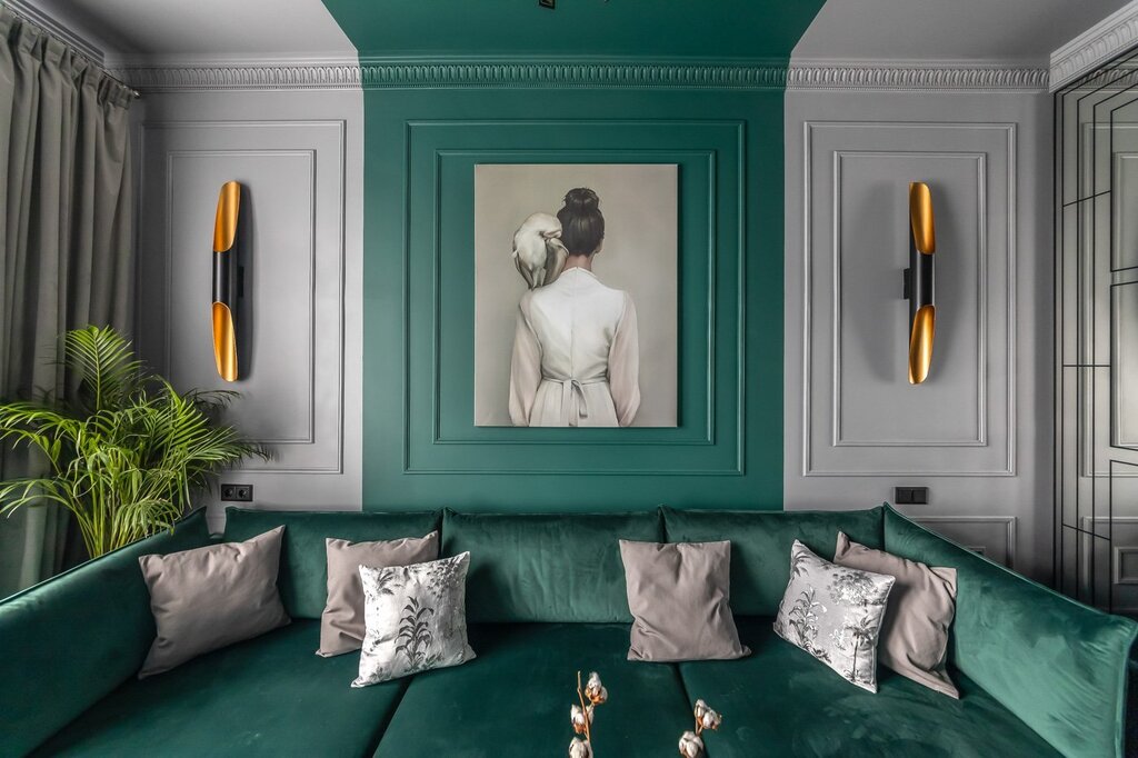 Emerald color of the walls in the interior