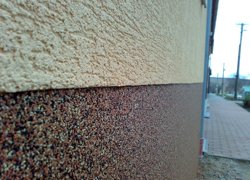 Pebble plaster for the facade