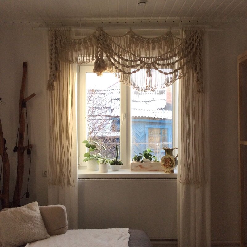 Curtain rod for the balcony