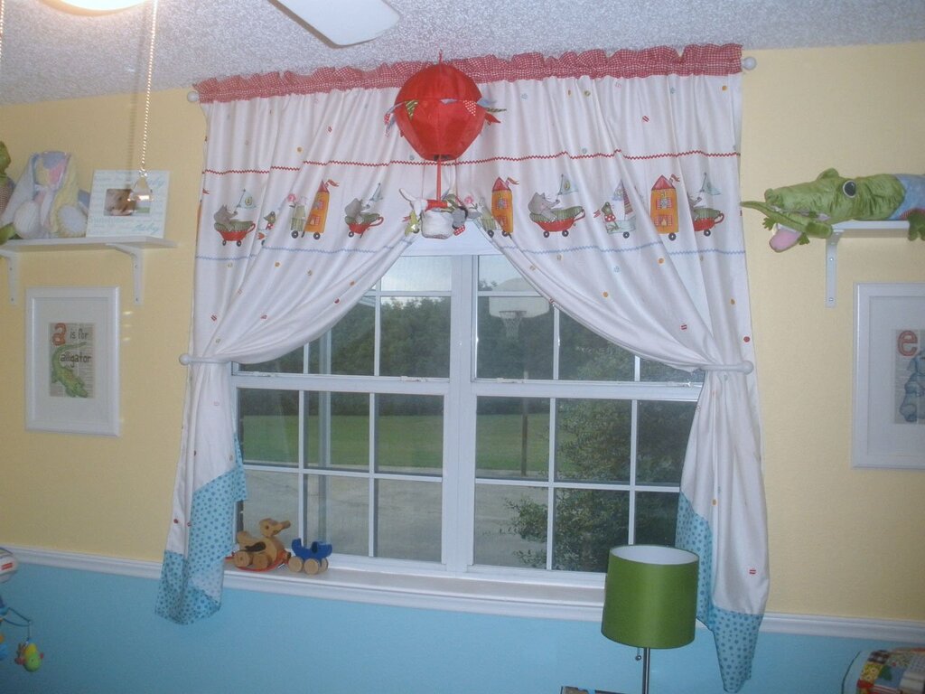 Cornice for the children's room