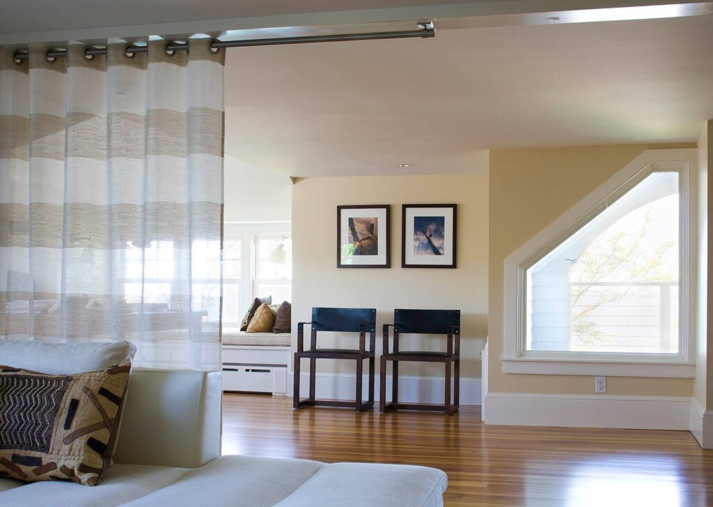 Curtain rods for room zoning with curtains