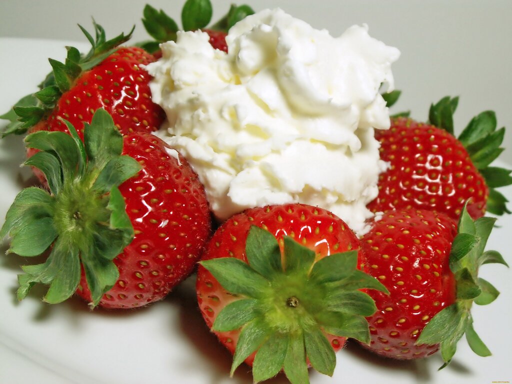 Strawberries with cream pictures