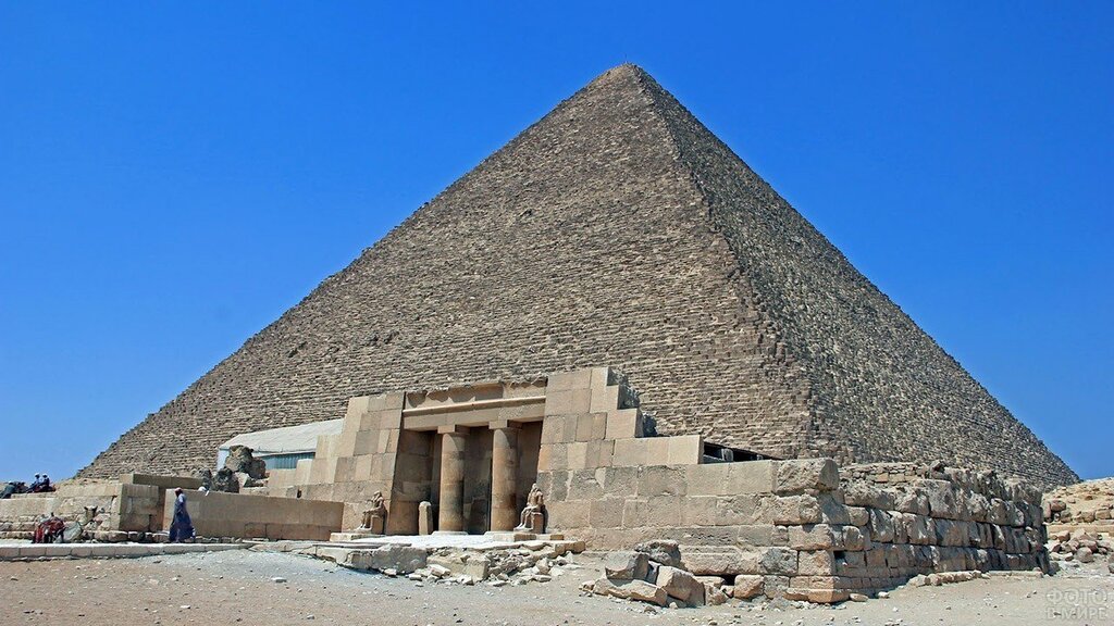 Pictures of the Pyramid of Khufu